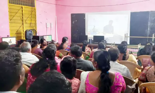 மாணவர்களின் விவரங்களை இணையதளத்தில் பதிவேற்ற ஆசிரியர்களுக்கு பயிற்சி