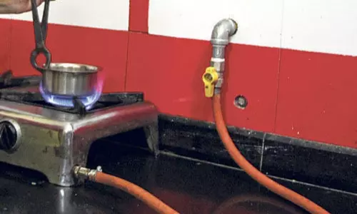 வீடுகளுக்கு குழாய் மூலம் கியாஸ் இணைப்பு வழங்கும் திட்டம்