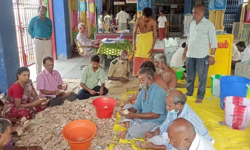 ரூ.8 லட்சம் உண்டியல் காணிக்கை ரூ.8 லட்சம் உண்டியல் காணிக்கை