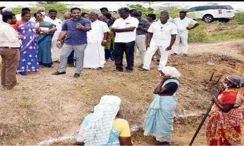 வளர்ச்சி திட்ட பணிகளை தரமாக மேற்கொள்ள வேண்டும் வளர்ச்சி திட்ட பணிகளை தரமாக மேற்கொள்ள வேண்டும்