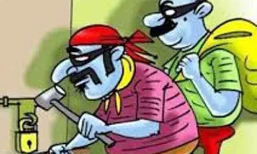 வங்கியில் அலாரம் ஒலித்ததால் பரபரப்பு வங்கியில் அலாரம் ஒலித்ததால் பரபரப்பு