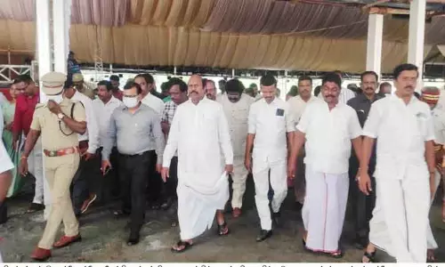 திருப்பத்தூர் மாவட்ட கலெக்டர் அலுவலக திறப்பு விழா ஏற்பாடுகள் அமைச்சர் எ.வ.வேலு பார்வையிட்டு அதிகாரிகளுடன் ஆலோசனை