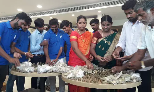 ரூ.6 லட்சத்துக்கு 10 ரூபாய் நாணயங்களை கொடுத்து புதிய கார் வாங்கிய வாலிபர்