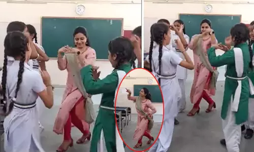 கோடை முகாமின் கடைசி நாள்; பள்ளி மாணவிகளுடன் இணைந்து நடனமாடிய ஆசிரியை - வைரல் வீடியோ கோடை முகாமின் கடைசி நாள்; பள்ளி மாணவிகளுடன் இணைந்து நடனமாடிய ஆசிரியை - வைரல் வீடியோ