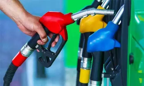 சென்னையில் 29 வது நாளாக பெட்ரோல், டீசல் விலையில் மாற்றமில்லை சென்னையில் 29 வது நாளாக பெட்ரோல், டீசல் விலையில் மாற்றமில்லை