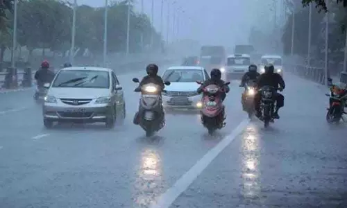 தமிழ்நாட்டில் இன்று 17 மாவட்டங்களில் கனமழைக்கு வாய்ப்பு - சென்னை வானிலை ஆய்வு மையம் தமிழ்நாட்டில் இன்று 17 மாவட்டங்களில் கனமழைக்கு வாய்ப்பு - சென்னை வானிலை ஆய்வு மையம்