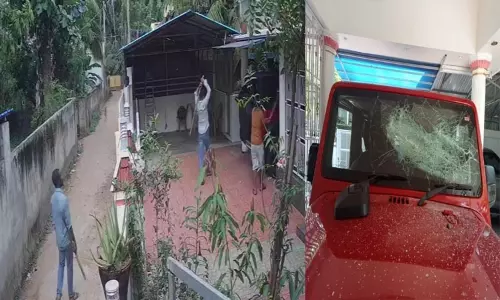 மது அருந்த பணம் தராததால் கார் கண்ணாடி உடைப்பு - 4 பேர் கைது மது அருந்த பணம் தராததால் கார் கண்ணாடி உடைப்பு - 4 பேர் கைது