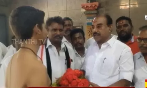 சாமி... அண்ணன் ஈபிஎஸ் தான் தலைமை ஏற்கணும் - சிறப்பு பூஜை செய்த தொண்டர்கள்