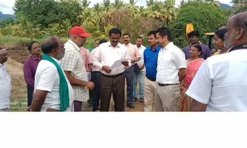 லோயர்கேம்ப்-மதுரை கூட்டுக்குடிநீர் திட்ட  கட்டுமான பணிகளை நகராட்சிகள் நிர்வாக இயக்குனர் ஆய்வு