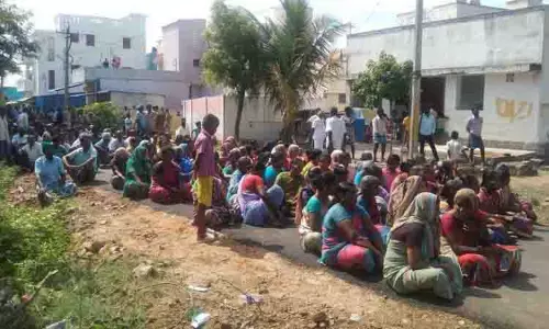 பாடாலூரில் இருதரப்பினர் இடையே மோதல்; போலீசார் குவிப்பு பாடாலூரில் இருதரப்பினர் இடையே மோதல்; போலீசார் குவிப்பு