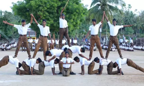 வெளிச்சந்தையில் ஆர்.எஸ்.எஸ். பயிற்சி முகாம் வெளிச்சந்தையில் ஆர்.எஸ்.எஸ். பயிற்சி முகாம்