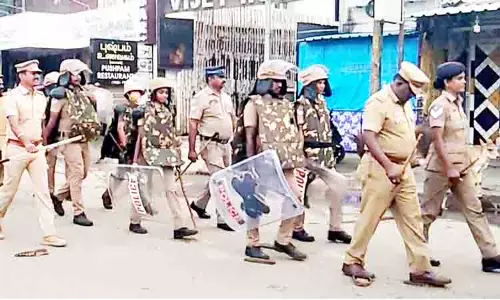 அக்னிபத் விவகாரம்; திருச்சியில் பாதுகாப்புக்காக போலீசார் குவிப்பு அக்னிபத் விவகாரம்; திருச்சியில் பாதுகாப்புக்காக போலீசார் குவிப்பு
