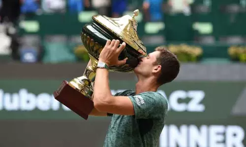 ஹாலே ஓபன் டென்னிஸ் : டேனியல் மெட்வதேவை வீழ்த்தி சாம்பியன் பட்டம் வென்றார் ஹர்காக்ஸ்