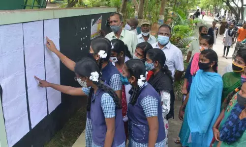 பிளஸ்-2 தேர்வு முடிவுகள் - சேலத்தில் 92.71 சதவீத மாணவ-மாணவிகள் தேர்ச்சி பிளஸ்-2 தேர்வு முடிவுகள் - சேலத்தில் 92.71 சதவீத மாணவ-மாணவிகள் தேர்ச்சி