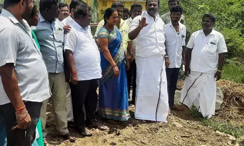 ஏரி உபரி நீர் வாய்க்கால் தூர்வாரி தரப்படும்