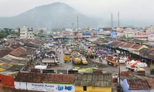 ஒட்டன்சத்திரம் காந்தி மார்க்கெட்டை ரூ.29 கோடியில் நவீனமயமாக்கும் திட்டம்; விரைவில் பணிகள் தொடங்க முடிவு ஒட்டன்சத்திரம் காந்தி மார்க்கெட்டை ரூ.29 கோடியில் நவீனமயமாக்கும் திட்டம்; விரைவில் பணிகள் தொடங்க முடிவு