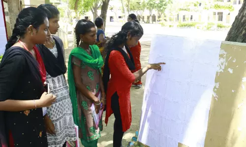 பிளஸ்-2, 10-ம் வகுப்பு தேர்வில் 54 அரசு பள்ளிகள் உள்பட 169 பள்ளிகள் 100 சதவீதம் தேர்ச்சி பிளஸ்-2, 10-ம் வகுப்பு தேர்வில் 54 அரசு பள்ளிகள் உள்பட 169 பள்ளிகள் 100 சதவீதம் தேர்ச்சி