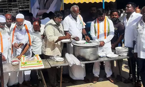 தேன்கனிக்கோட்டையில் காங்கிரஸ் சார்பில் ராகுல் காந்தி பிறந்த நாள் விழா தேன்கனிக்கோட்டையில் காங்கிரஸ் சார்பில் ராகுல் காந்தி பிறந்த நாள் விழா