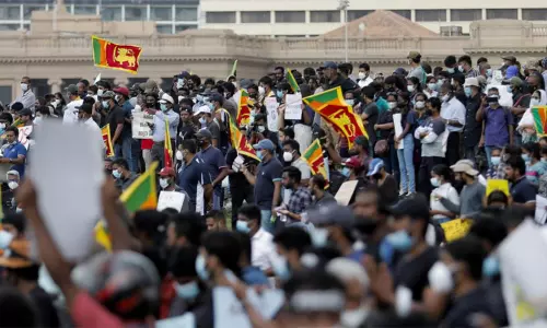 இலங்கையில் ஜனாதிபதி அலுவலகம் முற்றுகை: போராட்டக்காரர்கள் 21 பேர் கைது