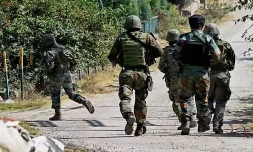 ஜம்மு காஷ்மீரில் ஒரு பயங்கரவாதி பாதுகாப்புப்படையினரால் சுட்டுக்கொலை ஜம்மு காஷ்மீரில் ஒரு பயங்கரவாதி பாதுகாப்புப்படையினரால் சுட்டுக்கொலை