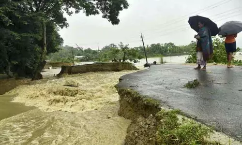 அசாம் வெள்ளம்: உயிரிழந்தவர்களின் எண்ணிக்கை 82 ஆக உயர்வு: 47 லட்சம் பேர் பாதிப்பு அசாம் வெள்ளம்: உயிரிழந்தவர்களின் எண்ணிக்கை 82 ஆக உயர்வு: 47 லட்சம் பேர் பாதிப்பு