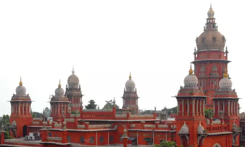 ஆர்டர்லிகளை உடனடியாக திரும்ப பெற வேண்டும் - காவல்துறைக்கு சென்னை ஐகோர்ட்டு அறிவுறுத்தல்