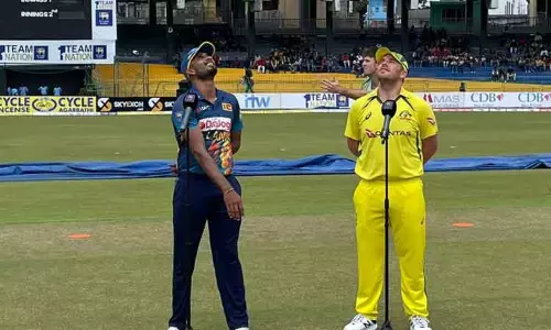 4வது ஒருநாள் போட்டி : டாஸ் வென்ற ஆஸ்திரேலிய அணி பந்துவீச்சு தேர்வு 4வது ஒருநாள் போட்டி : டாஸ் வென்ற ஆஸ்திரேலிய அணி பந்துவீச்சு தேர்வு