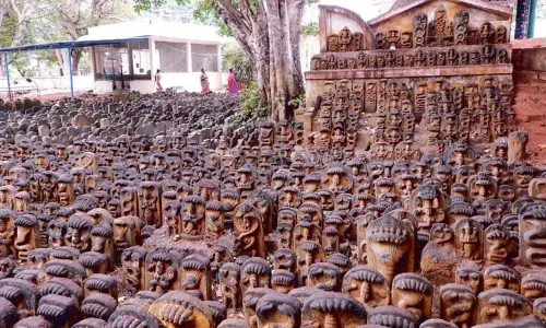 சுதந்திரத்தோடு தொடர்புடையது