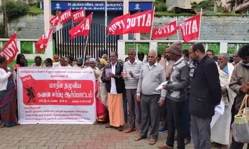 உள்ளாட்சித்துறை பணியாளர்கள் ஆர்ப்பாட்டம்