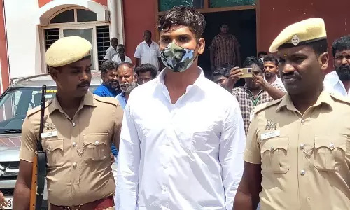 திண்டுக்கல் கோர்ட்டில் வாலிபர் சரண்