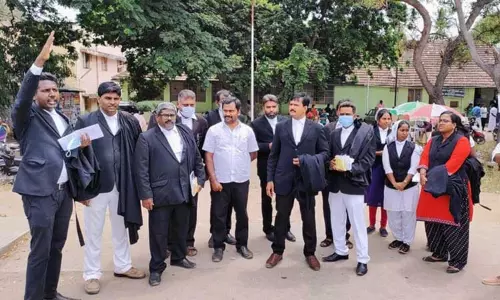 வக்கீல்கள் ஆர்ப்பாட்டம்