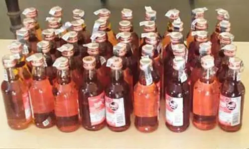 கோவில்பட்டியில் மதுவிற்ற 4 பேர் மீது வழக்கு கோவில்பட்டியில் மதுவிற்ற 4 பேர் மீது வழக்கு