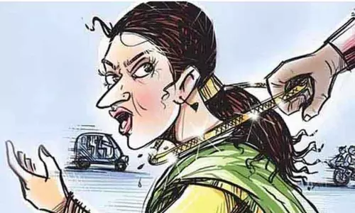வீடு புகுந்து மூதாட்டியிடம் 3½ பவுன் சங்கிலி பறிப்பு வீடு புகுந்து மூதாட்டியிடம் 3½ பவுன் சங்கிலி பறிப்பு