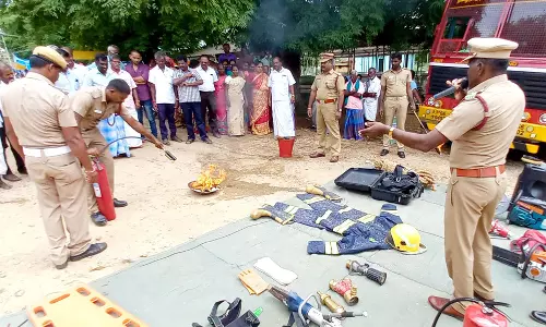 தாலுகா அலுவலகத்தில் பேரிடர் மீட்பு செயல்விளக்கம்