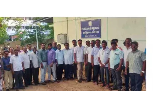 பணியிடை நீக்கம் செய்யப்பட்ட ஆசிரியர்களுக்கு மீண்டும் பணி வழங்க வேண்டும்-தமிழ்நாடு தொடக்கப்பள்ளி ஆசிரியர் கூட்டணியினர் வலியுறுத்தல் பணியிடை நீக்கம் செய்யப்பட்ட ஆசிரியர்களுக்கு மீண்டும் பணி வழங்க வேண்டும்-தமிழ்நாடு தொடக்கப்பள்ளி ஆசிரியர் கூட்டணியினர் வலியுறுத்தல்