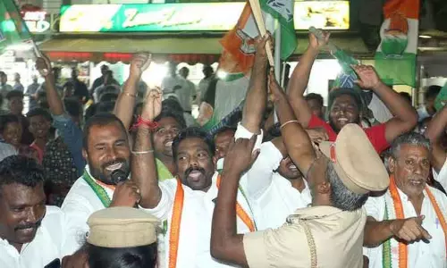 தீப்பந்தம் ஏந்தி காங்கிரஸ் கட்சியினர் ஆர்ப்பாட்டம் தீப்பந்தம் ஏந்தி காங்கிரஸ் கட்சியினர் ஆர்ப்பாட்டம்