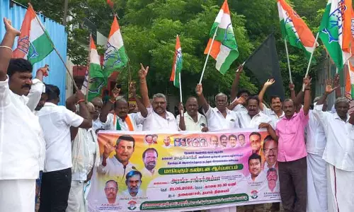 தலைவாசல், எடப்பாடியில் காங்கிரஸ் கட்சியினர் ஆர்ப்பாட்டம் தலைவாசல், எடப்பாடியில் காங்கிரஸ் கட்சியினர் ஆர்ப்பாட்டம்