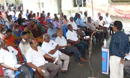 சேலத்தில்  பி.எஸ்.என்.எல். ஊழியர்கள் தர்ணா போராட்டம்