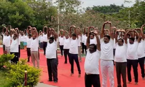 திருவண்ணாமலை மாவட்ட நீதிமன்றத்தில் யோகா தின கொண்டாட்டம்