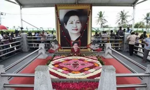 ஜெயலலிதா நினைவிடத்திற்கு செல்ல பொதுமக்களுக்கு தடை