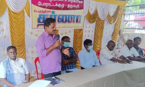 பி.எஸ்.என்.எல். ஊழியர்கள் தர்ணா போராட்டம் பி.எஸ்.என்.எல். ஊழியர்கள் தர்ணா போராட்டம்