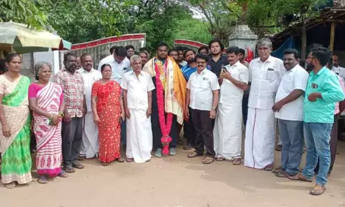 தங்கம் வென்ற மணப்பாறை வாலிபருக்கு வரவேற்பு தங்கம் வென்ற மணப்பாறை வாலிபருக்கு வரவேற்பு