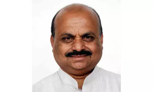 பா.ஜனதா மேலிடம் திடீர் அழைப்பு எதிரொலி; பசவராஜ் பொம்மை இன்று டெல்லி பயணம் பா.ஜனதா மேலிடம் திடீர் அழைப்பு எதிரொலி; பசவராஜ் பொம்மை இன்று டெல்லி பயணம்