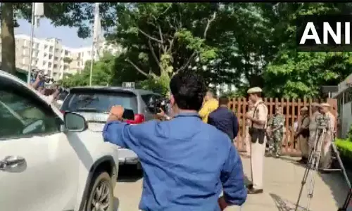 மேலும் 3 அதிருப்தி எம்.எல்.ஏ.க்கள் அசாம் சென்றதால் சிவசேனா அரசுக்கு பின்னடைவு