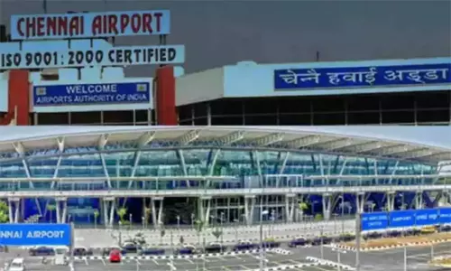 சென்னை விமான நிலையத்தில் ரூ.1½ கோடி தங்கம் பறிமுதல் சென்னை விமான நிலையத்தில் ரூ.1½ கோடி தங்கம் பறிமுதல்