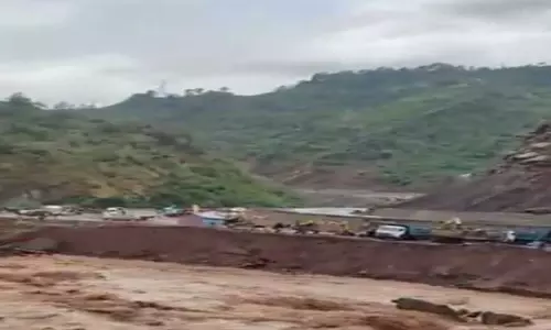 ஜம்முவில் கனமழை... நிலச்சரிவு காரணமாக ஜம்மு-ஸ்ரீநகர் நெடுஞ்சாலை மூடல் ஜம்முவில் கனமழை... நிலச்சரிவு காரணமாக ஜம்மு-ஸ்ரீநகர் நெடுஞ்சாலை மூடல்