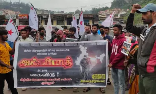 ஜனநாயக வாலிபர் சங்கத்தினர் ஆர்ப்பாட்டம்