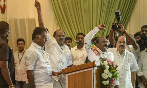 ஓ.பன்னீர் செல்வம் பேச்சுவார்த்தைக்கு தயார் - வைத்திலிங்கம் பரபரப்பு பேட்டி.! ஓ.பன்னீர் செல்வம் பேச்சுவார்த்தைக்கு தயார் - வைத்திலிங்கம் பரபரப்பு பேட்டி.!