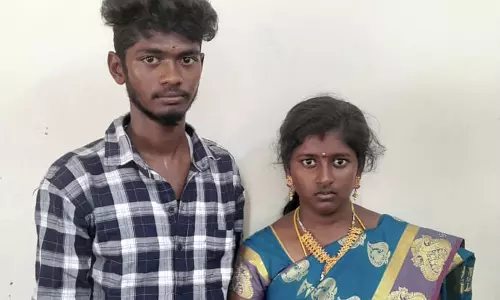 நல்லூர் போலீஸ் நிலையத்தில் பாதுகாப்பு கேட்டு கல்லூரி மாணவி காதலனுடன் தஞ்சம் நல்லூர் போலீஸ் நிலையத்தில் பாதுகாப்பு கேட்டு கல்லூரி மாணவி காதலனுடன் தஞ்சம்