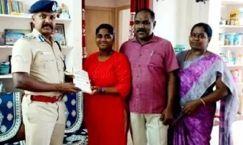 மாணவ- மாணவிகளுக்கு போலீஸ் கமிஷனர் பாராட்டு